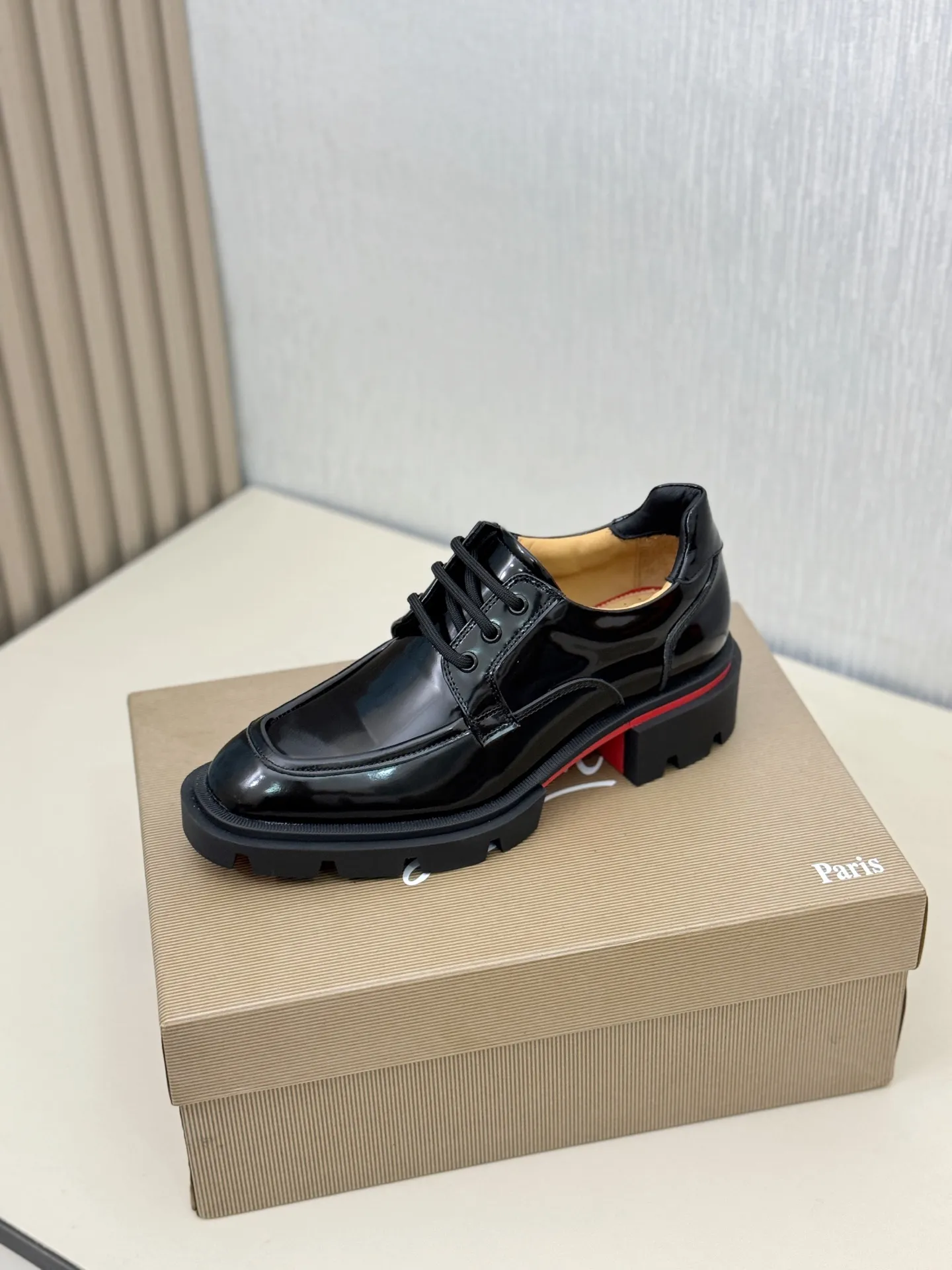 [CL～High-end men’s red-soled shoes] Top P: 880💰. Size: 39-44 (38.45.46 can be customized) 🆑Top original order purchasing agent Imported open-edge bead fabric and water-dyed cowhide inside 🉑️ Imported TPU rubber sole, wear-resistant and non-slip, full of European style.